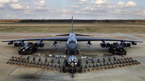 قاذفة أمريكية B52