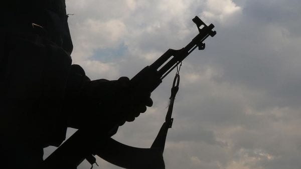 حضرموت .. مسلحون يغتالون جندياً في الشرطة الجوية بسيئون