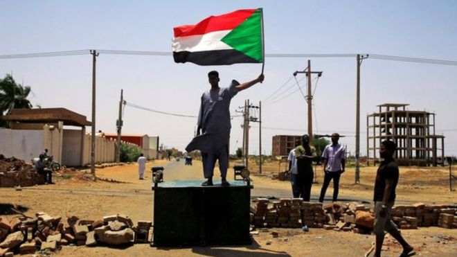 السودان.. مقتل أكثر من 100 والسلطات تعترف بمقتل 50 والأمم المتحدة تسحب موظفيها