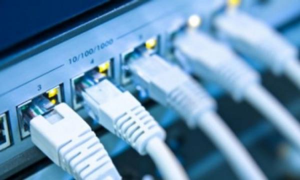 تحذيرات من احتمالية انقطاع خدمات الاتصالات والإنترنت في اليمن