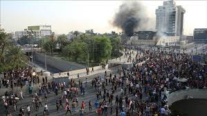 مئات الآلاف من العراقيين ينتفضون في وجه حكومة عادل عبدالمهدي