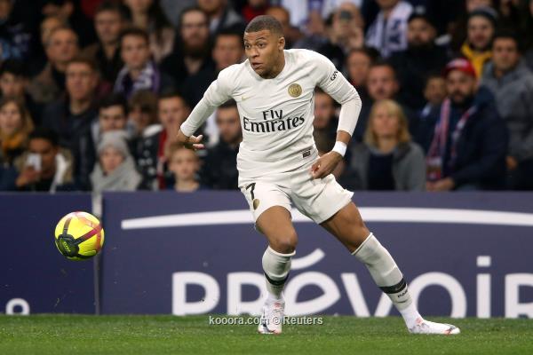 عملاق إنجلترا يضع زياش على قائمة صفقات الصيف