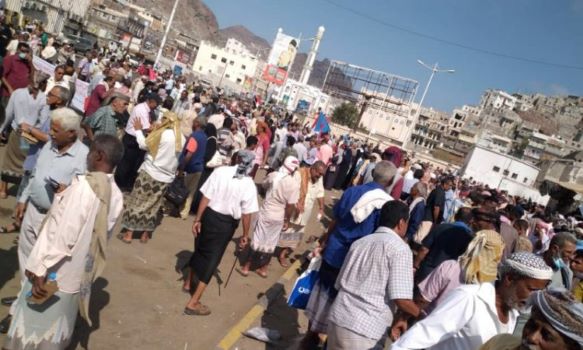 عدن .. تصاعد الاحتجاجات الشعبية إثر انهيار الوضع الاقتصادي