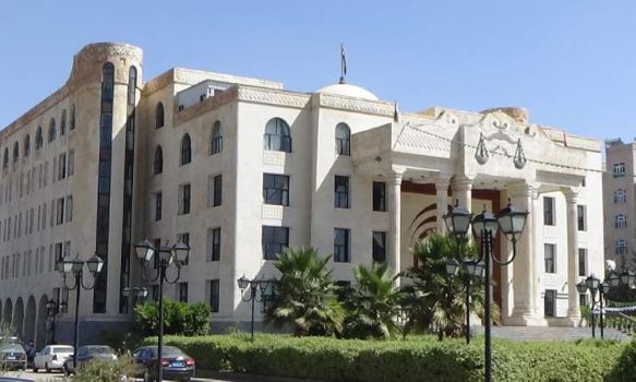 الحوثيون يعلنون استعادة أكثر من 20 مليار ريال إلى الخزينة العامة 