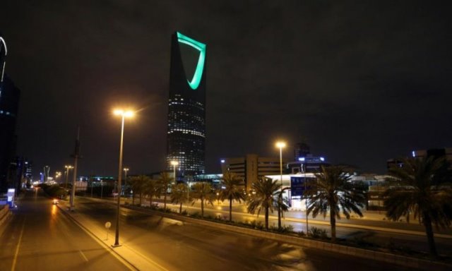 الحوثيون يستهدفون الرياض وجيزان بصواريخ باليستية والسعودية تعلن اعتراض صاروخين