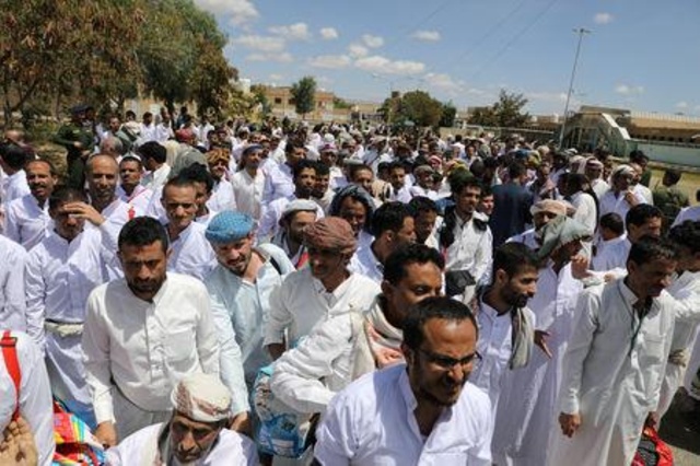 بمناسبة رمضان.. جماعة الحوثي تعلن الإفراج عن  228 سجيناً وصحفي واحد