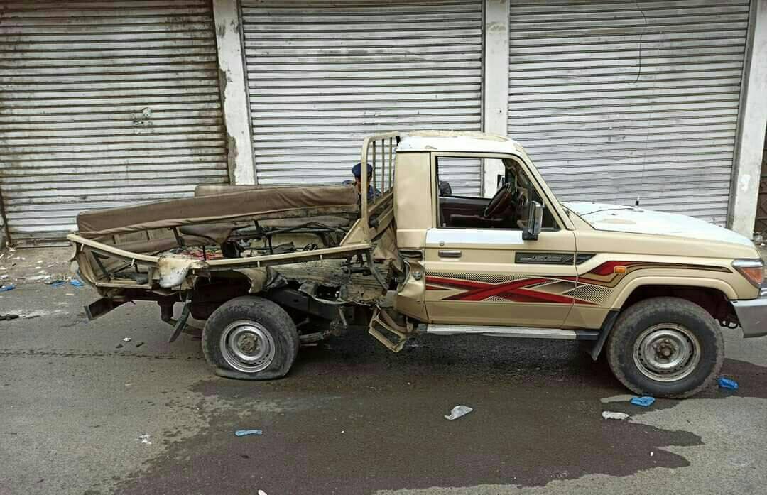 تعز .. مقتل وإصابة 4 أشخاص في انفجار طقم عسكري بعبوة ناسفة