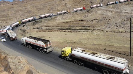 مسلحون قبليون يهاجمون ناقلات نفط شركة صافر في مأرب