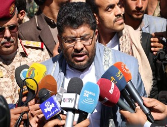 قيادي حوثي بارز يهدد بحل الأحزاب السياسية اليمنية لهذا السبب