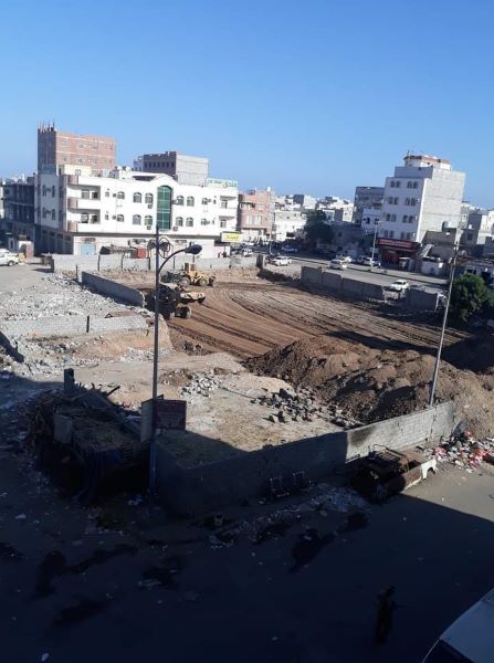 عدن .. اشتباكات عنيفة بين فصيلين أمنيين بسبب قطعة أرض