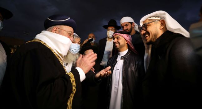 كبير حاخامات اليهود يزور الإمارات ويفتتح معبد يهودي ومدرسة دينية