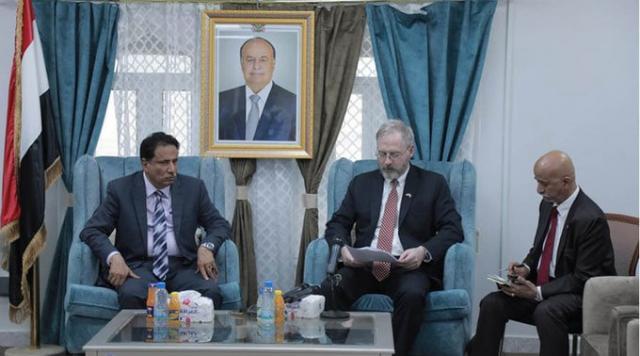 مسؤول حكومي يكشف عن وجود قوات أمريكية وبريطانية في محافظة المهرة