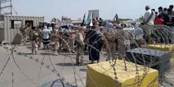 عدن .. استمرار الاحتجاجات الغاضبة والانتقالي يعلن حالة الطوارئ