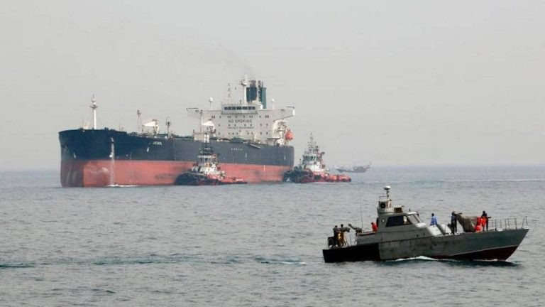الحوثيون يفرجون عن الثلاث السفن المحتجزة لديهم في ميناء الحديدة