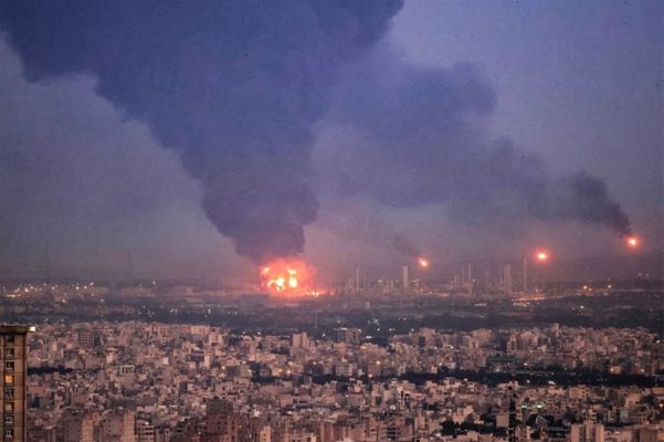 انفجار هائل يهز العاصمة الإيرانية طهران بالتزامن مع هجمات سيبرانية