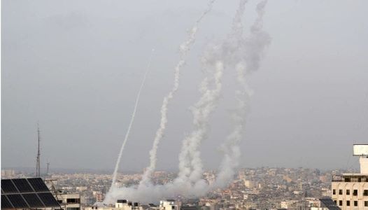 كتائب القسام تستهدف الكيان الإسرائيلي بالصواريخ وتوقف مسيرة المستوطنين