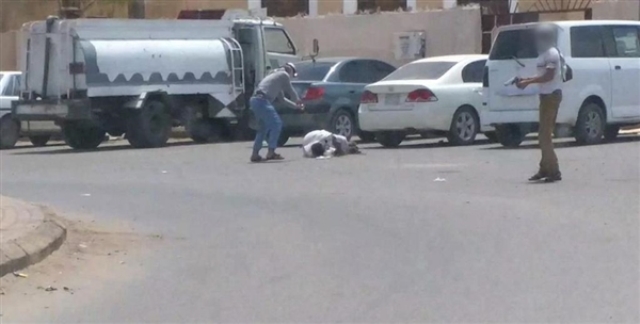 عدن.. مقتل جندي في الحزام الأمني وإصابة آخر بانفجار قنبلة يدوية