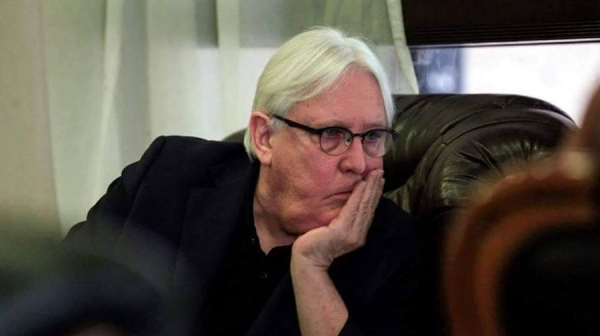 وصول غريفيث إلى سلطنة عمان ورئيس وفد الحوثيين يرفض مقابلته