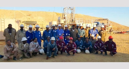 رفضاً لإقصائهم.. احتجاجات عمالية في بترومسيلة بحضرموت شرقي اليمن