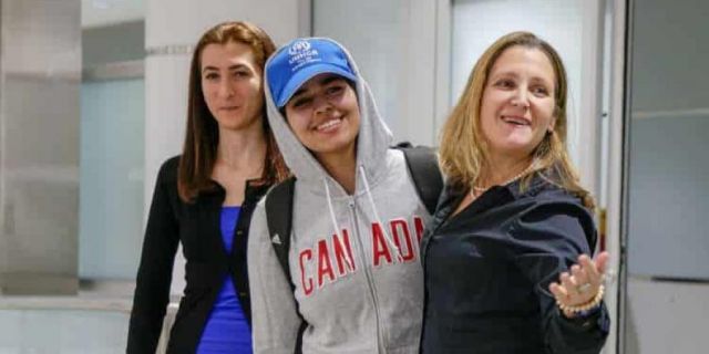وزيرة الخارجية الكندية تستقبل الفتاة السعودية رهف