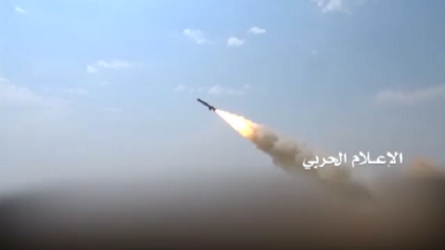 هجمات حوثية واسعة على مواقع سعودية بصواريخ باليستية وطائرات مسيرة 